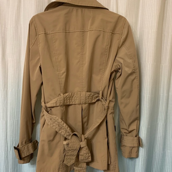 Medium length trench coat - Picture 3 of 3